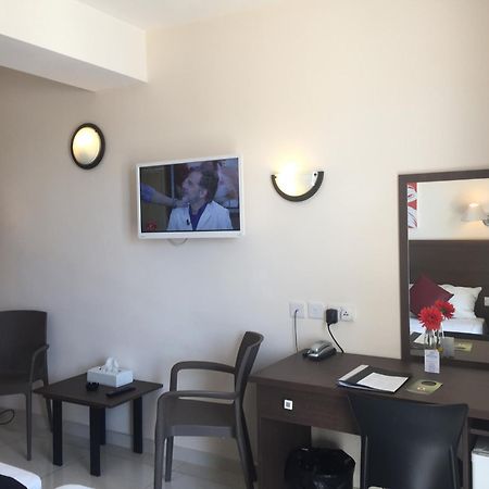 Dean Hamlet Hotel Saint Julian's Екстериор снимка