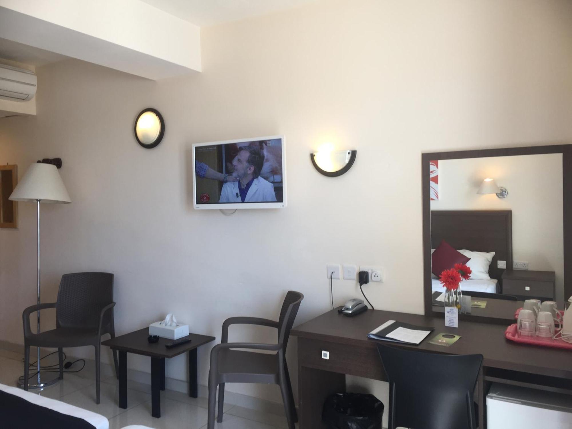 Dean Hamlet Hotel Saint Julian's Екстериор снимка