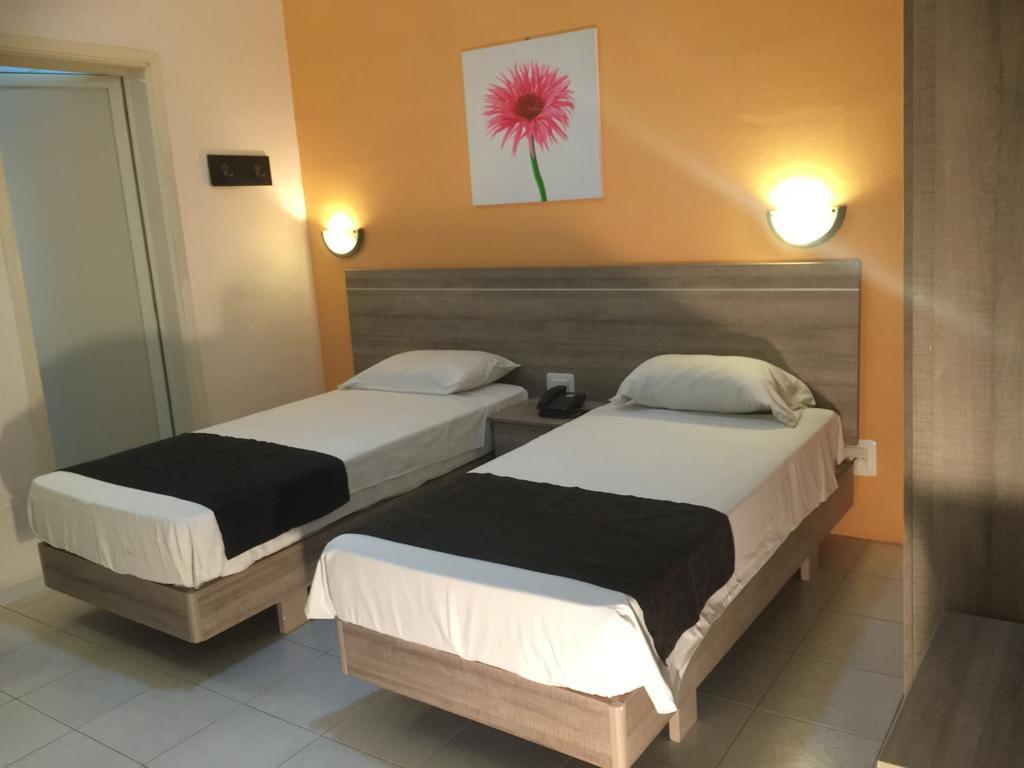 Dean Hamlet Hotel Saint Julian's Екстериор снимка