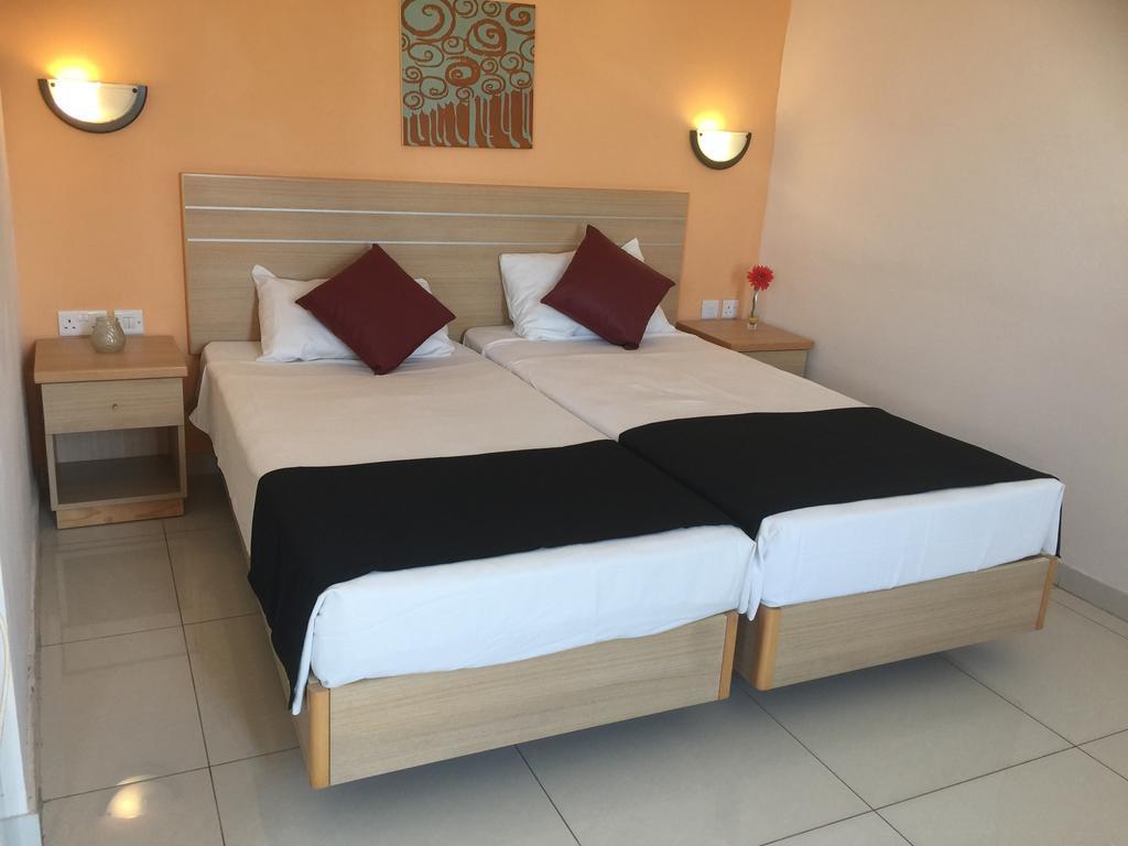 Dean Hamlet Hotel Saint Julian's Екстериор снимка