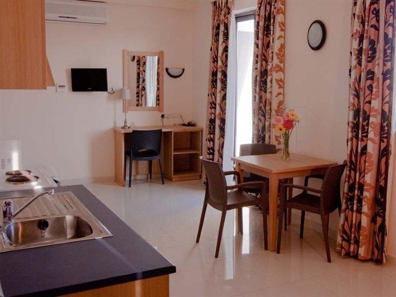 Dean Hamlet Hotel Saint Julian's Екстериор снимка